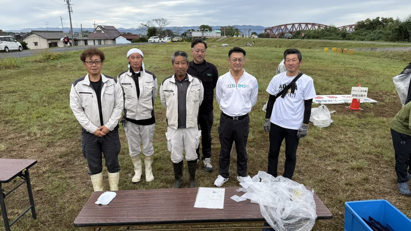 川と海のクリーン大作戦に参加した際の様子の写真